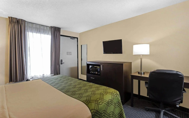 Econo Lodge North
