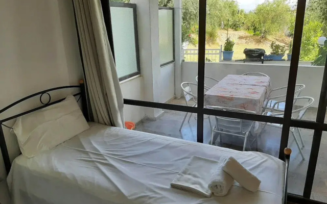 Family Apartment in Mpenitses With Terrace