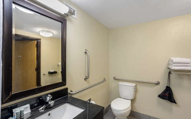 Capital Plaza Inn & Suites Harrisburg