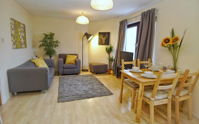 1 Bedroom Festival Flat Near The Meadows for 2