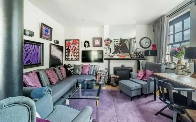 2 Bed Flat - Sleeps 4 - Balcony - Wifi