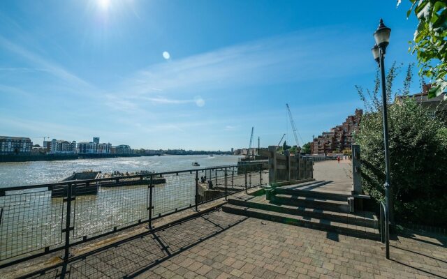 Delightful Wapping Home with Stunning River Views