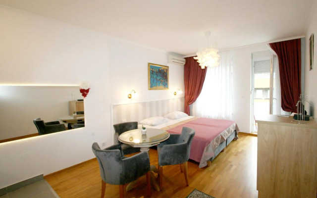 Apartment Moonstone 1