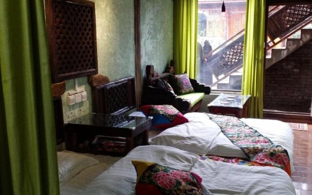 Lijiang Qinglu Courtyard Hotel