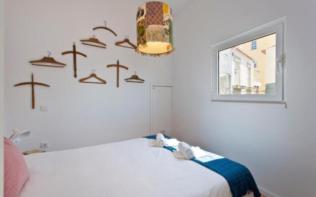 APOSENTUS - The light house at Miragaia