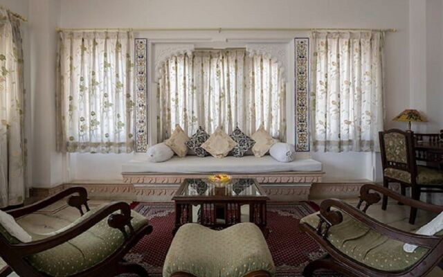 Hotel Raj Niwas