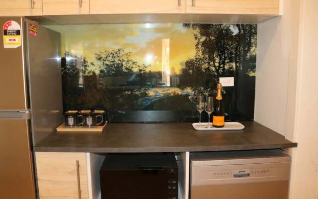 Luxury Double Bay Flat by Harbour Pool
