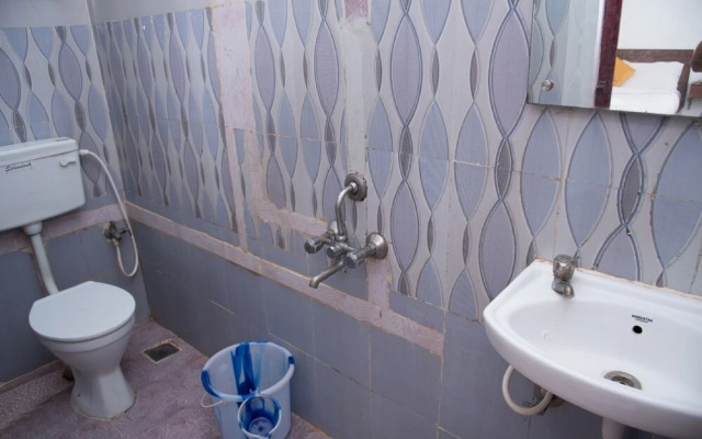 OYO 9970 Hotel Auro INN