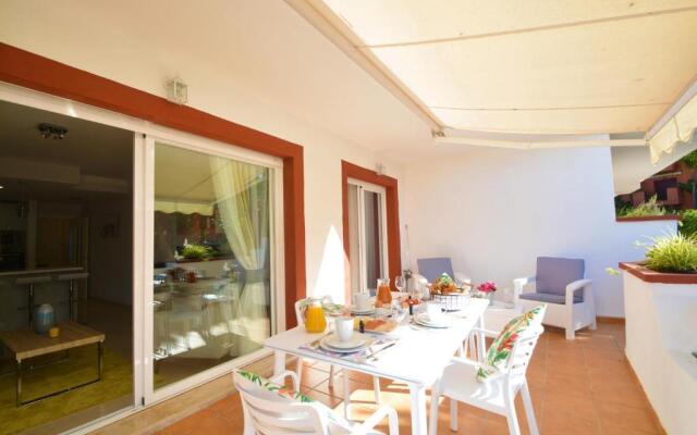 Luxury beach side apartment in Marbella Playa