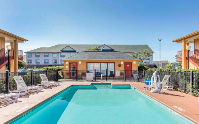 Quality Inn Bessemer I-20 exit 108