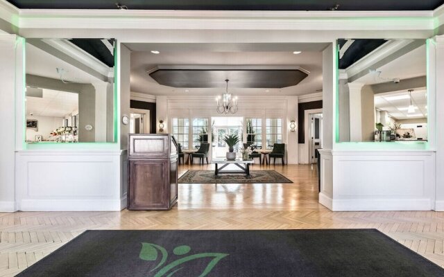 The Inn On Officers Garden