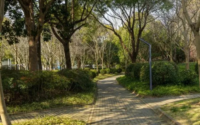 Shanghai Pudong Xiangguo Hotel (Huinan Metro Station)