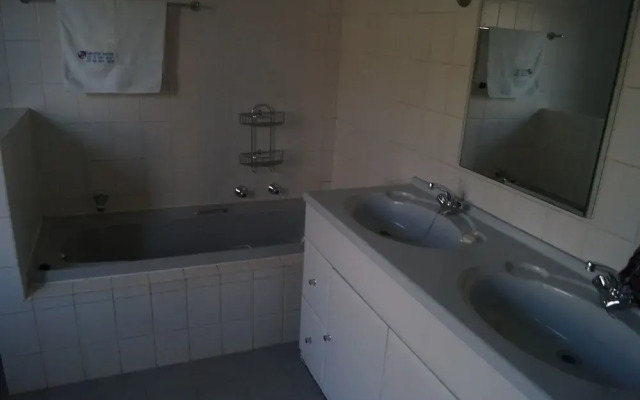 Miraton Eastgate Suites