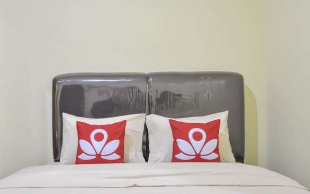 ZEN Rooms Near ITC Roxy Mas