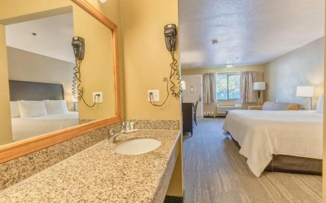 The Oakhurst Inn at Yosemite