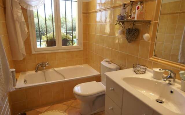 Luxurious Villa With Internet and Private Swimming Pool, Near Grasse