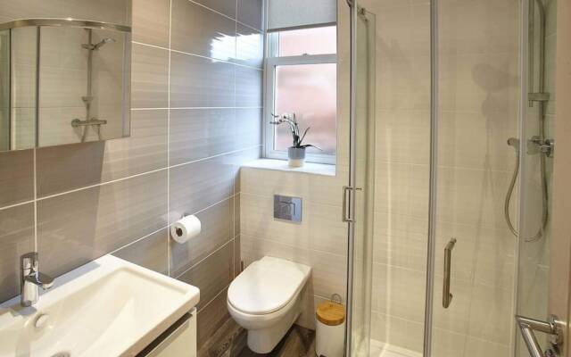Host Stay Park View Apartment