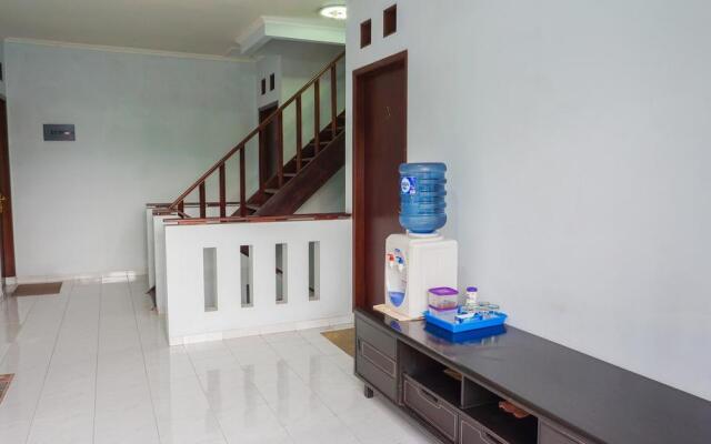 SPOT ON 1792 Roemah Nenekoe Guest House