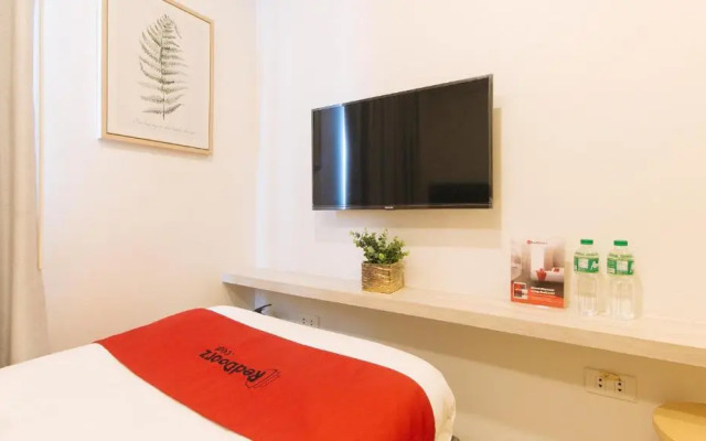 RedDoorz Plus @ La Belle Residences Makati City