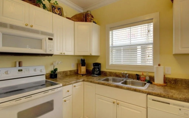 Cozy Hideaway 22C - 2 Br Condo