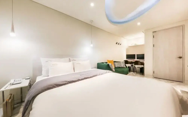 waltz hotel