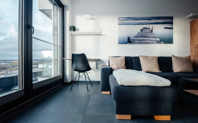 Bright Chic 1BR Apt w Balc & Prkg