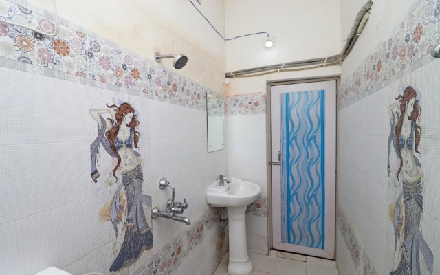 Maa Barabhuja Guest House by OYO Rooms