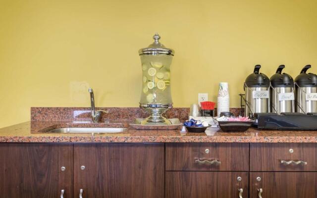 White Pines Inn & Suites