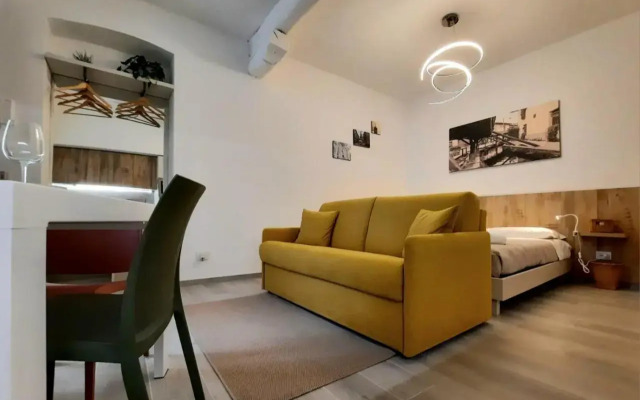 Unique 4 Storey House on Naviglio 4Bd, 4Bt