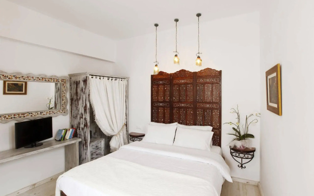 F Fine Suites- Adults Only
