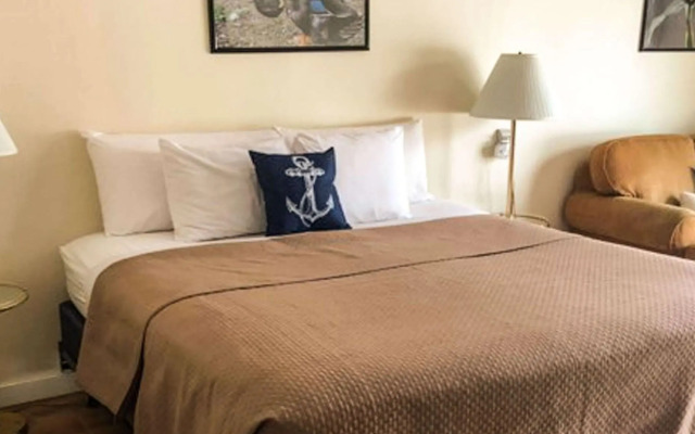 Colonial Inn Ellsworth