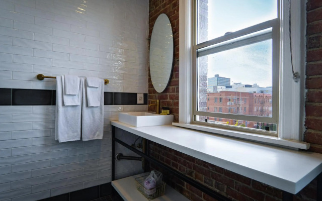 H Hotel
