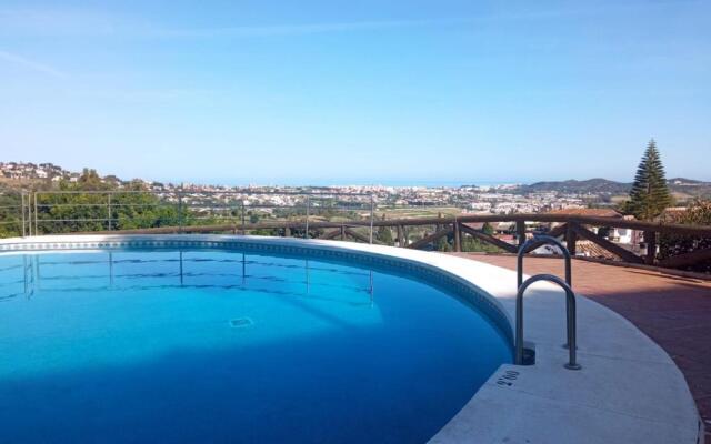 Luxury apartment with sea views in golf area.