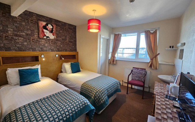 Rivelyn Hotel Bar & Restaurant