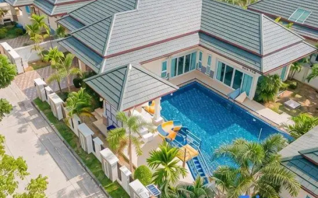 Banana tree Pool Villa