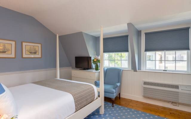 Breakwater Inn