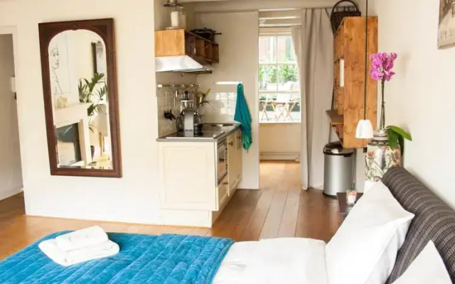 Greenwoods Blue Apartment