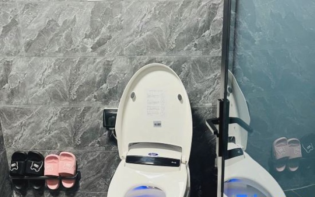 Sesame Light Luxury Hotel (Gaoxin Tianjie Sunac Cultural Tourism City Branch) – Bathroom – Chongqing