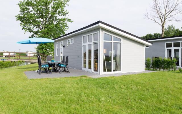 Detached, light chalet with dishwasher not far from Hoorn