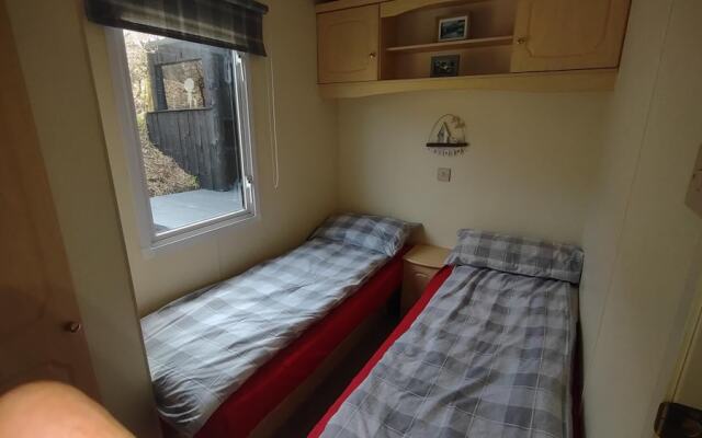 Charming 3-bed Caravan Cymtydu