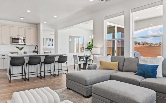 Red Rock Retreat 5 Bedroom Home