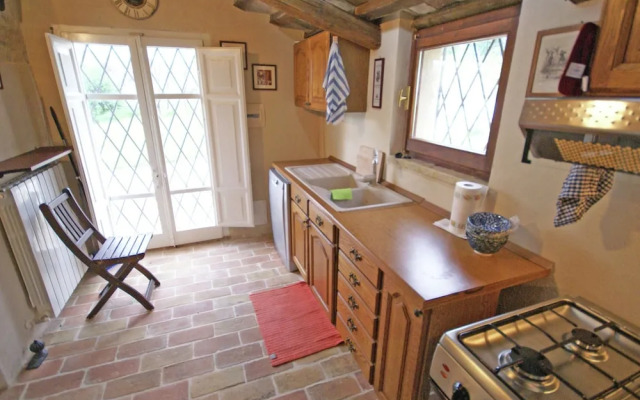 Belvilla by OYO Spacious Villa in Treia With Pool