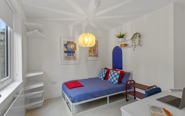 OnPoint -3 Bed House - Parking
