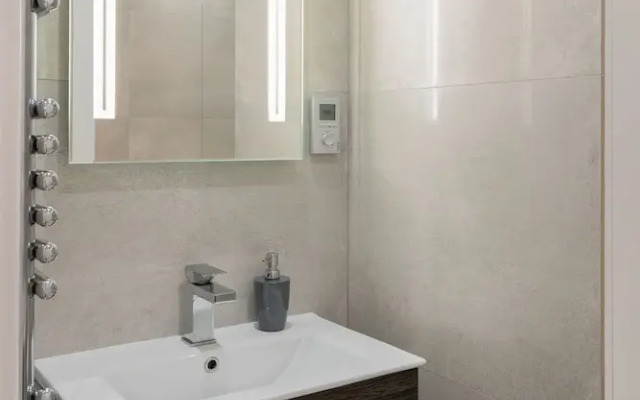Stylish Executive Apartment in Reading