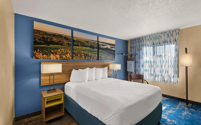 Days Inn by Wyndham Newton