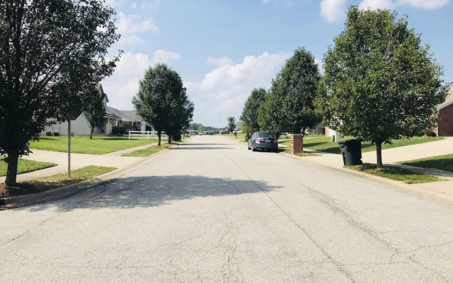 Spacious 3 BR Ranch House W Patio Yard in a Quiet Suburb