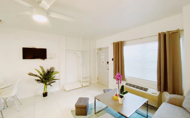 Samantha Apartments by Lowkl