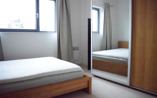 Modern 2 Bedroom Apartment in Limehouse