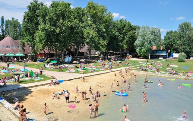 Happy Camp mobile homes in Füred Camping