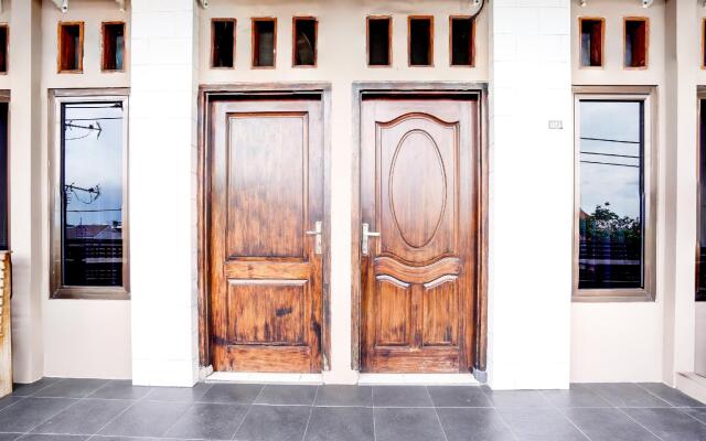 OYO Flagship 90890 Bratang Gede Residence